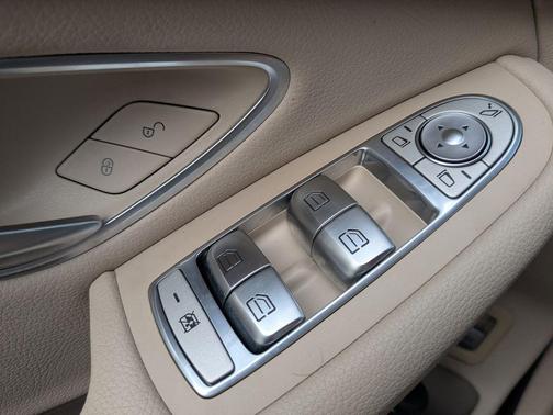 2018 Mercedes-Benz GLC 300 Base