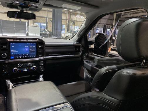 Star White 2023 Ford F-350 Lariat Super Duty