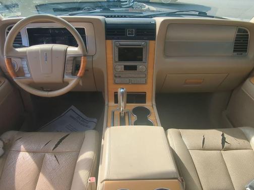 2010 Lincoln Navigator Base