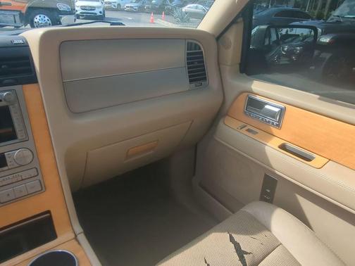 2010 Lincoln Navigator Base