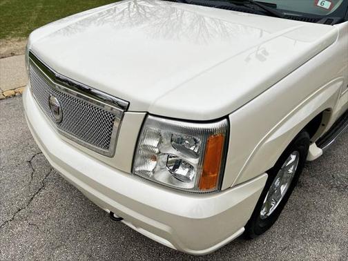 2003 Cadillac Escalade Base