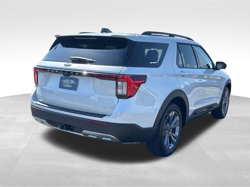 Space White Metallic 2026 Ford Explorer Active