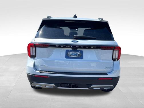 Space White Metallic 2026 Ford Explorer Active
