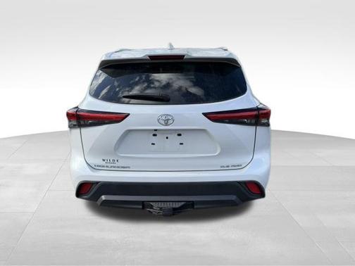 Wind Chill Pearl 2022 Toyota Highlander XLE