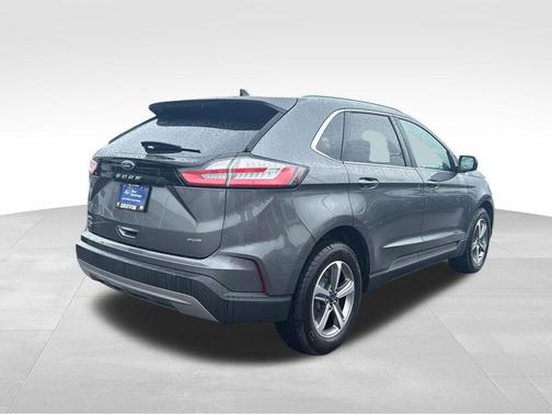 Gray Metallic 2022 Ford Edge SEL