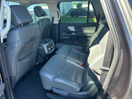 Agate Black Metallic 2025 Ford Expedition Max Active 4x4
