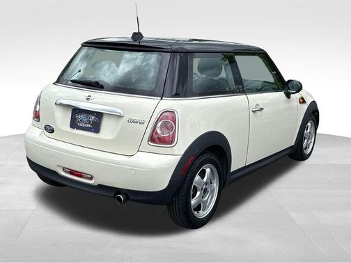 Pepper White 2011 MINI Cooper S Base
