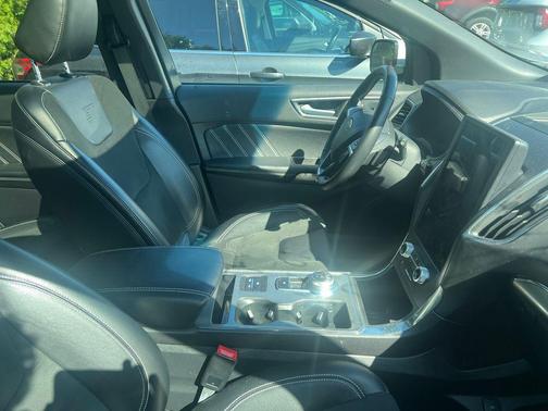 2022 Ford Edge ST