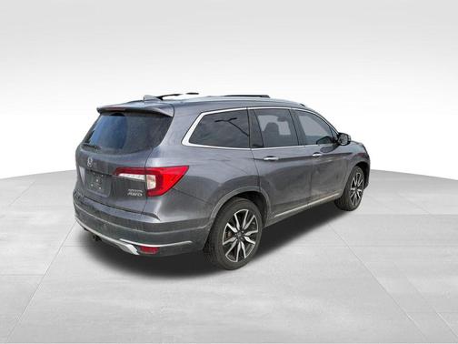 Modern Steel Metallic 2021 Honda Pilot Touring 8-Passenger
