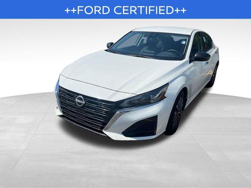 Glacier White 2025 Nissan Altima 2.5 SV
