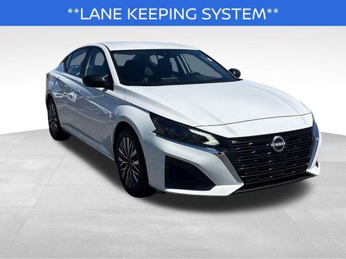 Glacier White 2025 Nissan Altima 2.5 SV