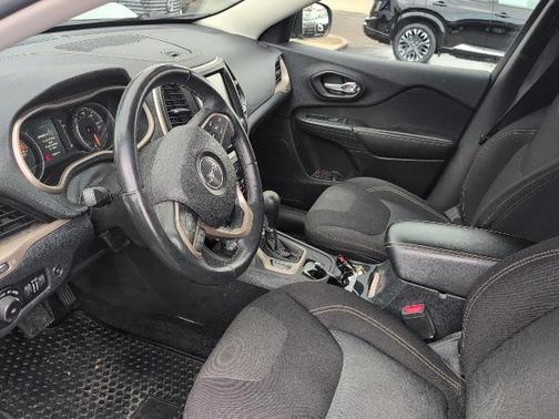 Granite Crystal Metallic Clearcoat 2016 Jeep Cherokee Latitude