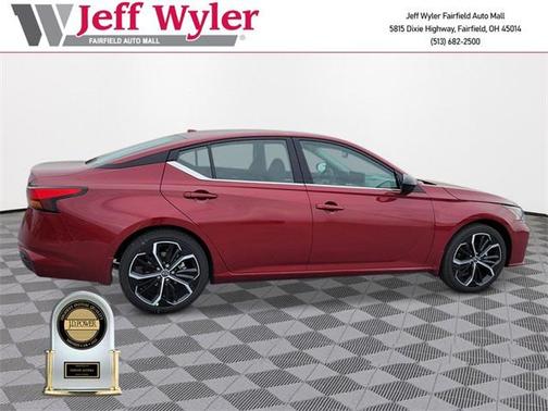 2025 Nissan Altima SR FWD