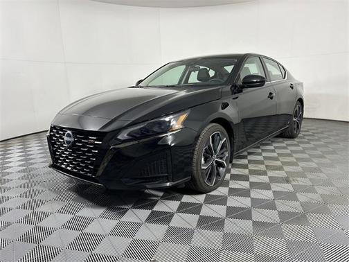 2025 Nissan Altima SR FWD