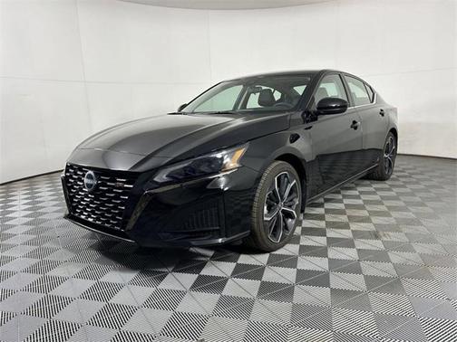 2025 Nissan Altima SR FWD