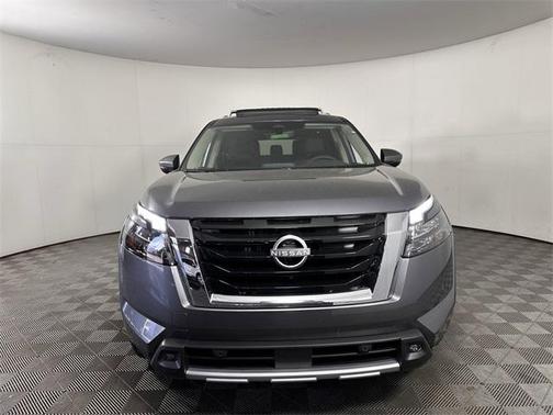 2025 Nissan Pathfinder SL 4WD