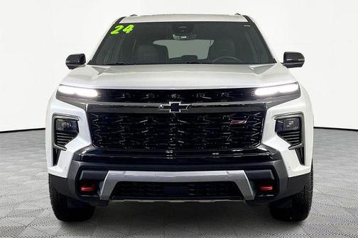 Iridescent Pearl Tricoat 2024 Chevrolet Traverse AWD Z71