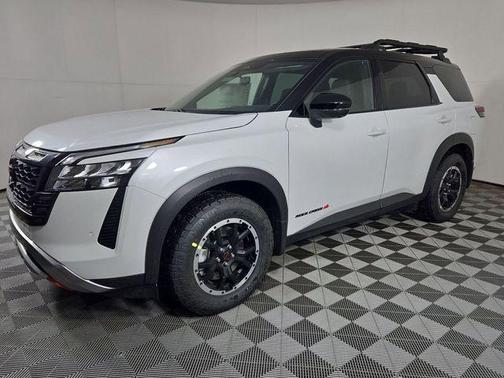 Everest White Pearl/Black 2026 Nissan Pathfinder Rock Creek