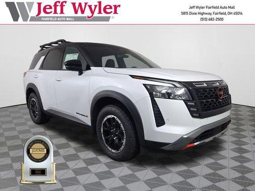 Everest White Pearl/Black 2026 Nissan Pathfinder Rock Creek