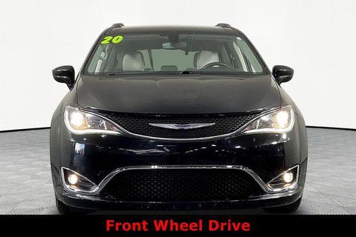 Brilliant Black Crystal Pearlcoat 2020 Chrysler Pacifica Touring-L Plus
