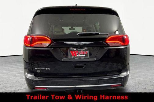 Brilliant Black Crystal Pearlcoat 2020 Chrysler Pacifica Touring-L Plus