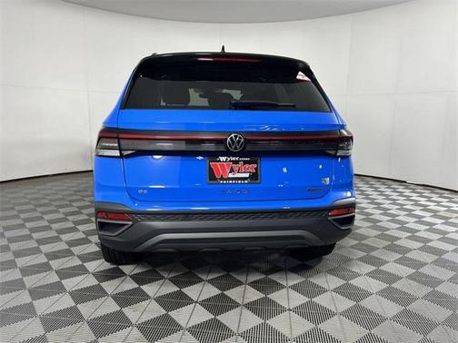 2025 Volkswagen Taos 1.5T SE Black