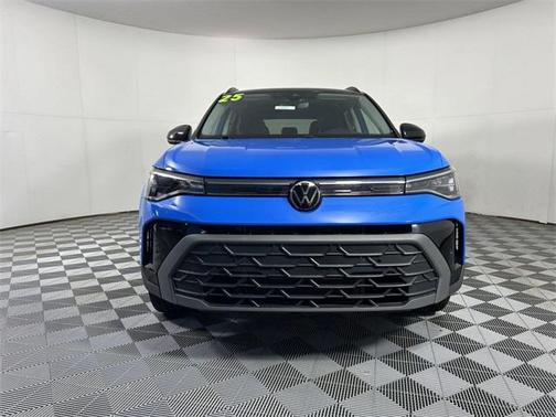 2025 Volkswagen Taos 1.5T SE Black