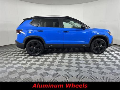 2025 Volkswagen Taos 1.5T SE Black