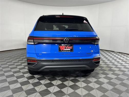 2025 Volkswagen Taos 1.5T SE Black