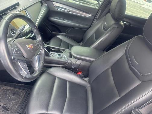 2022 Cadillac XT5 Luxury