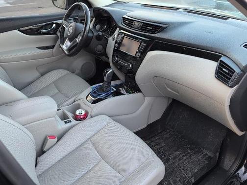 2017 Nissan Rogue Sport SL