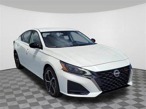 2025 Nissan Altima SR FWD