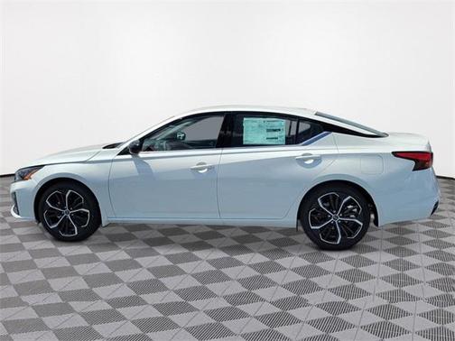 2025 Nissan Altima SR FWD