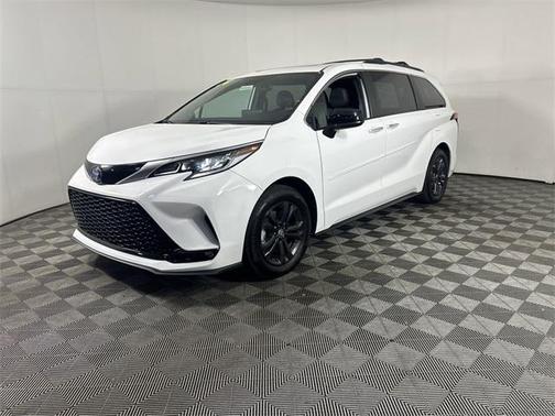 2024 Toyota Sienna XSE 7 Passenger