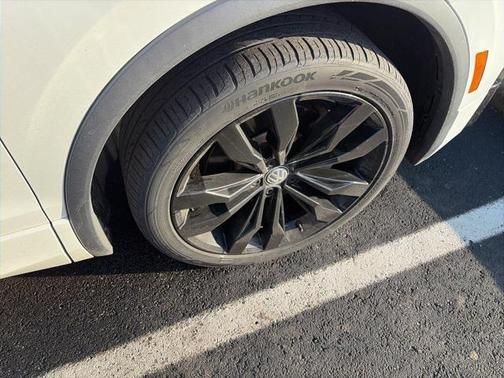 2021 Volkswagen Tiguan 2.0T SE R-Line Black