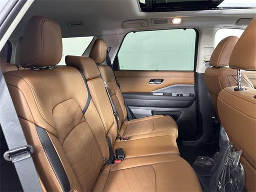 2025 Nissan Pathfinder Platinum 4WD