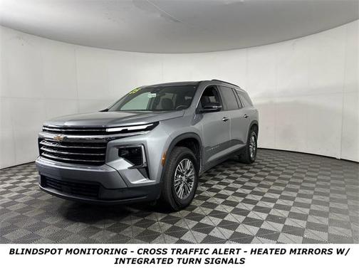 2025 Chevrolet Traverse LT