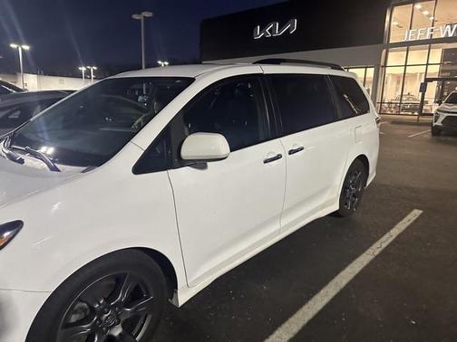 2018 Toyota Sienna SE