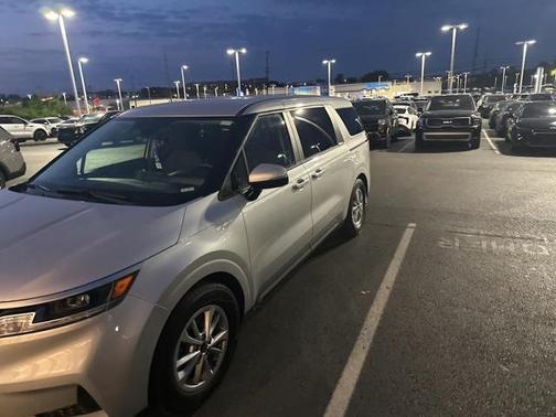 2022 Kia Carnival LX