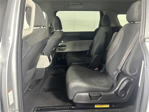 2022 Kia Carnival LX
