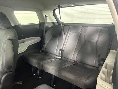 2022 Kia Carnival LX