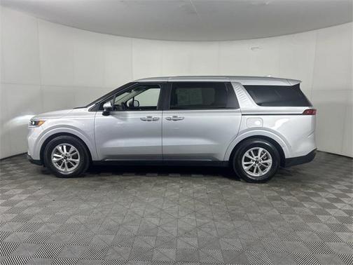 2022 Kia Carnival LX