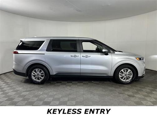 2022 Kia Carnival LX