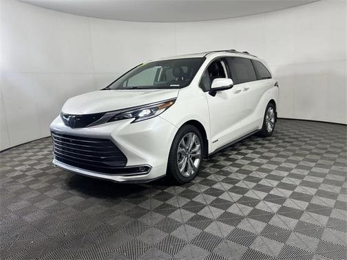 2021 Toyota Sienna Platinum 7 Passenger