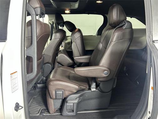 2021 Toyota Sienna Platinum 7 Passenger