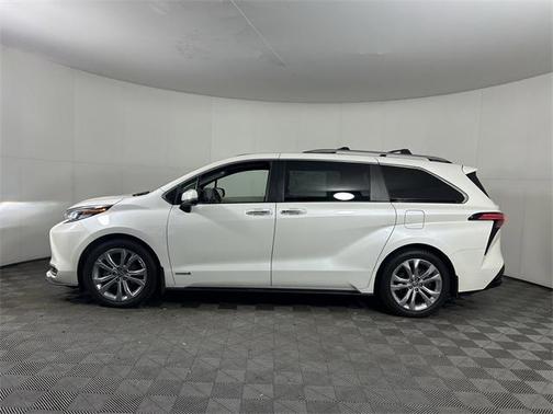 2021 Toyota Sienna Platinum 7 Passenger