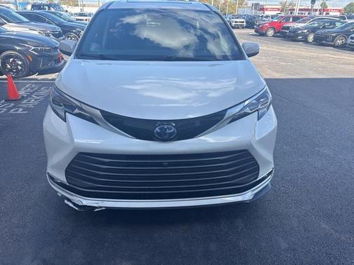 2021 Toyota Sienna Platinum 7 Passenger