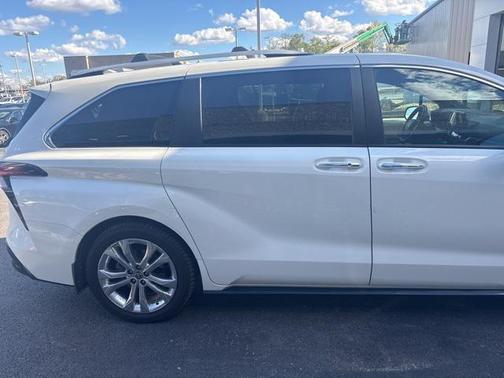 2021 Toyota Sienna Platinum 7 Passenger