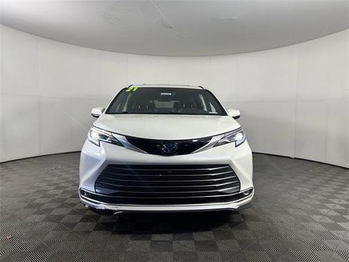 2021 Toyota Sienna Platinum 7 Passenger