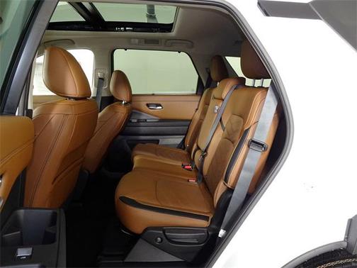 2025 Nissan Pathfinder Platinum 4WD